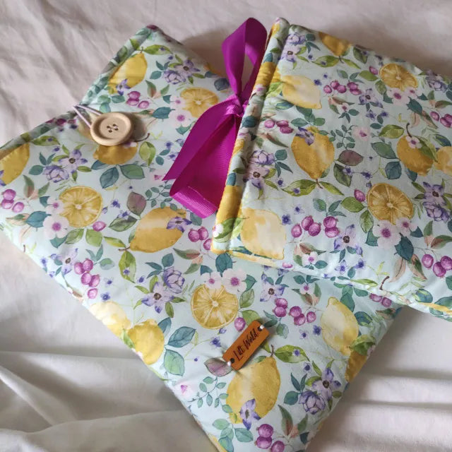 funda con estampado frutal y lazo hecha mano