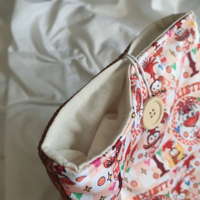 funda acolchada tipo saco para libro y kindle ansiedad del revés 2