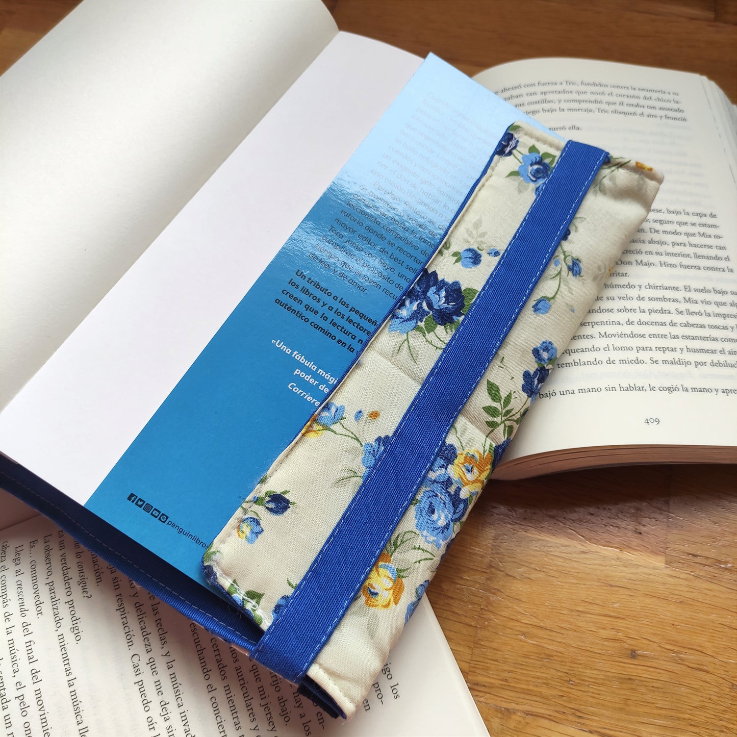 Funda hecha a mano ajustable elástica de tela acolchada para libro