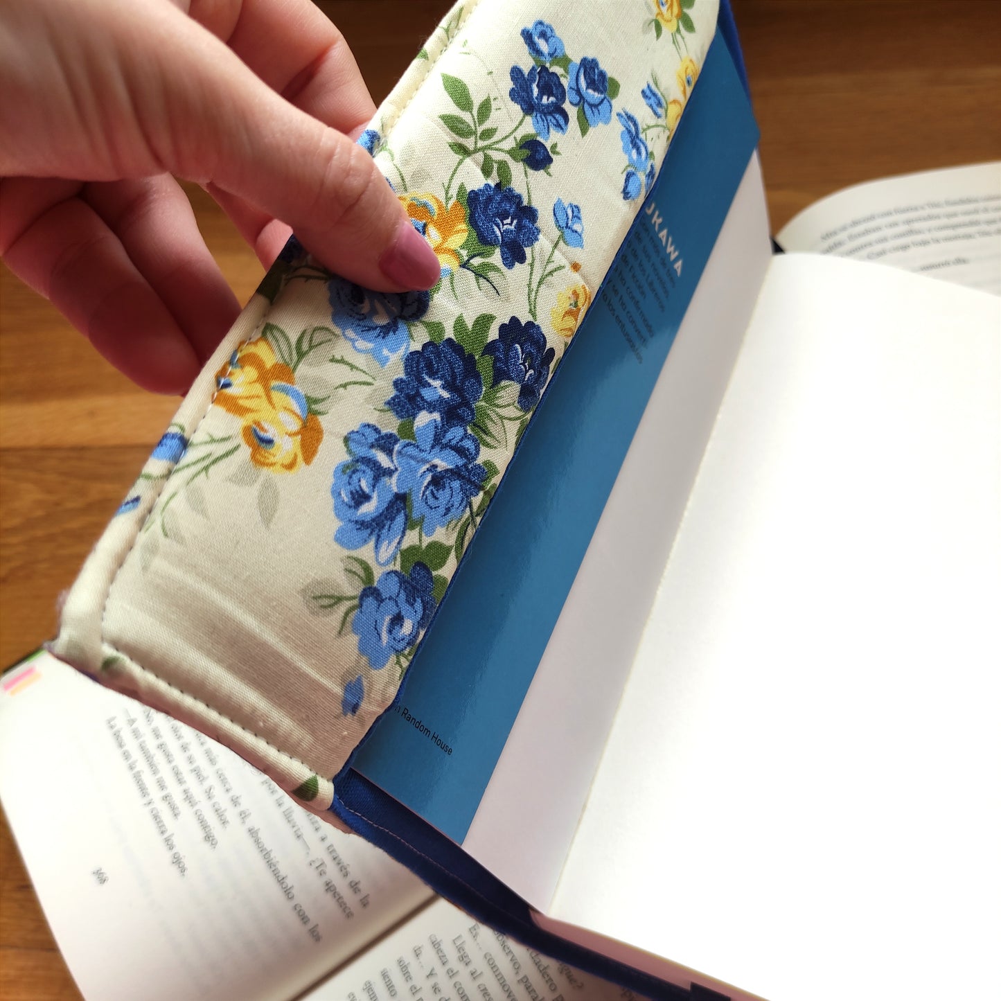 Funda elástica casera para libros