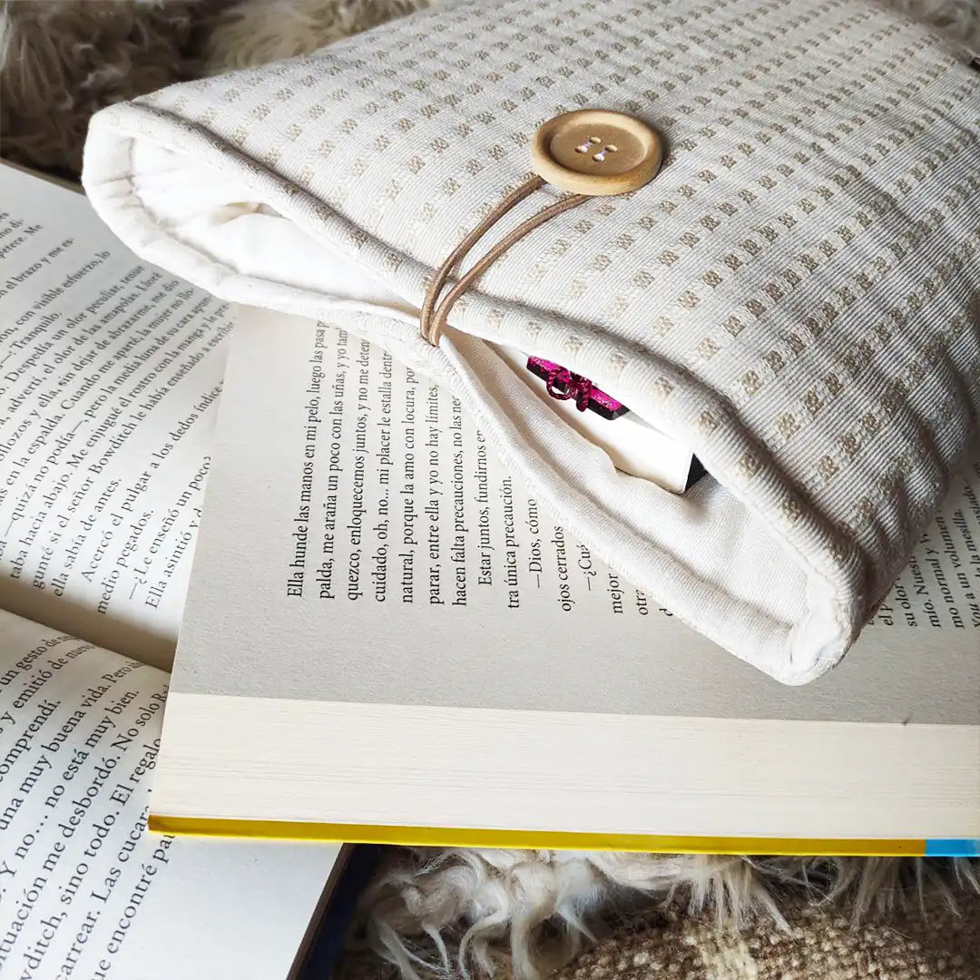 funda para libro botón madera