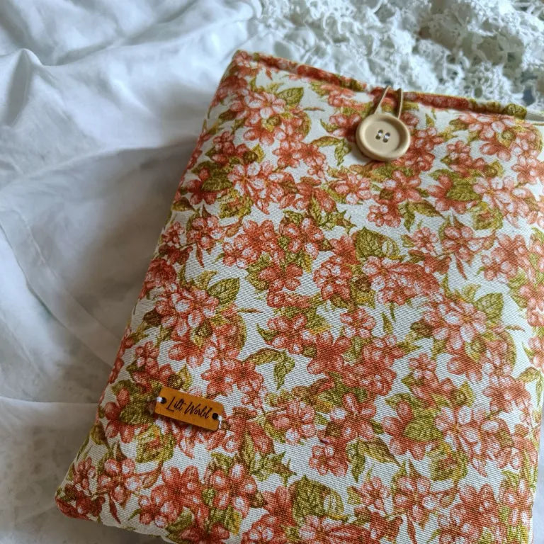 Primer plano del estampado de marmota, con colores suaves y estilo natural