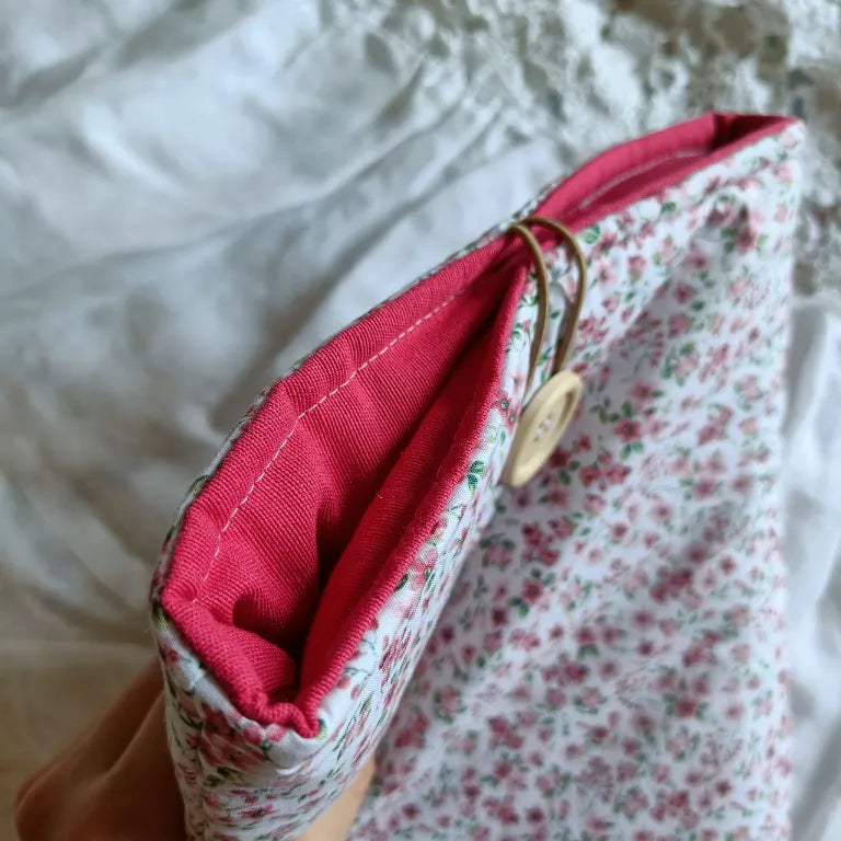 Interior acolchado de la funda Lierre para kindle, con tonos que combinan con el exterior