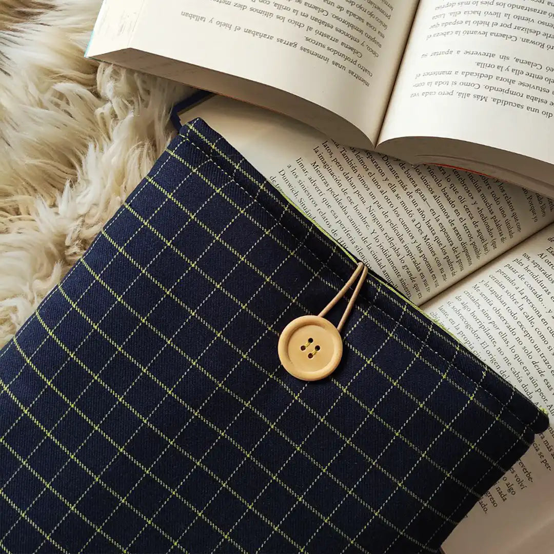 Funda con cierre seguro y estilo divertido para Kindle y libro