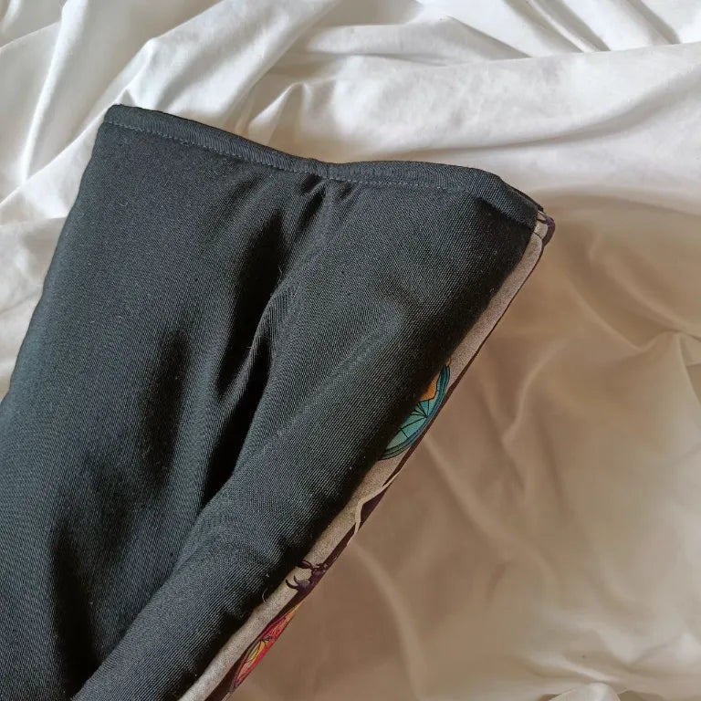 Parte trasera de la funda para libro miércoles ii de Netflix