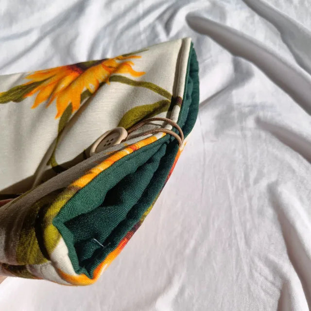 Funda veraniega de tela para Kindle con flores amarillas