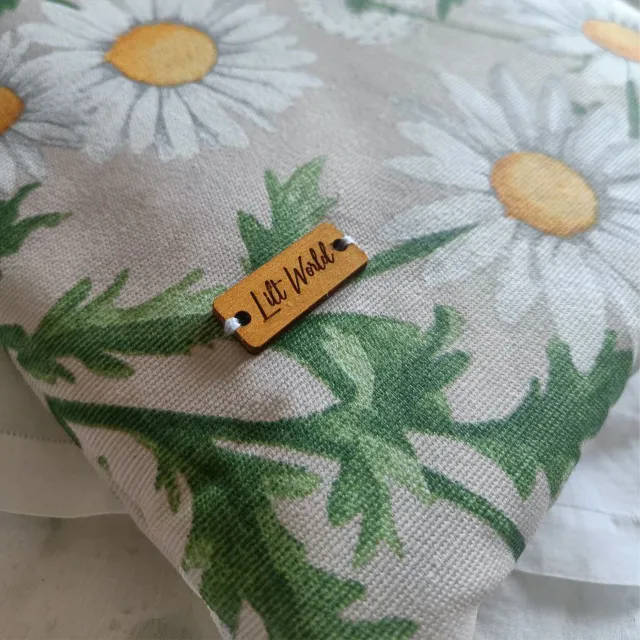 Funda floral para ebook con diseño de margaritas