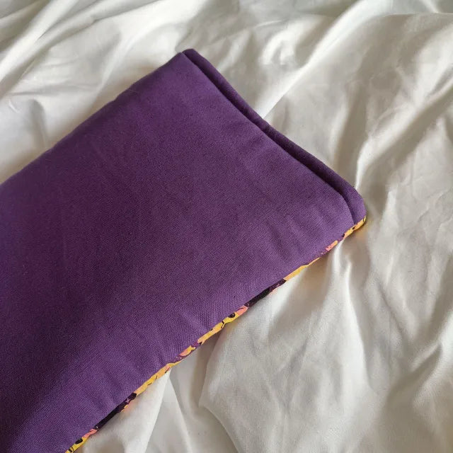 Diseño adorable de funda para libro electrónico en tonos morados