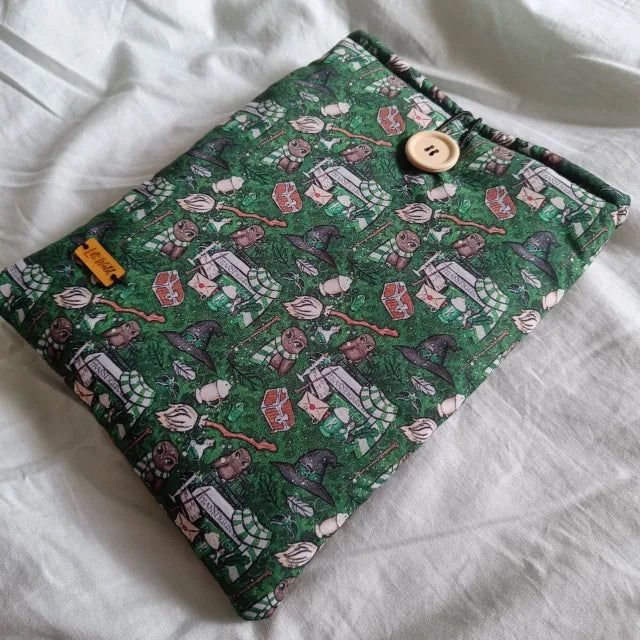 Regalo perfecto para fans de Harry Potter: funda con temática de Gryffindor y Slytherin.