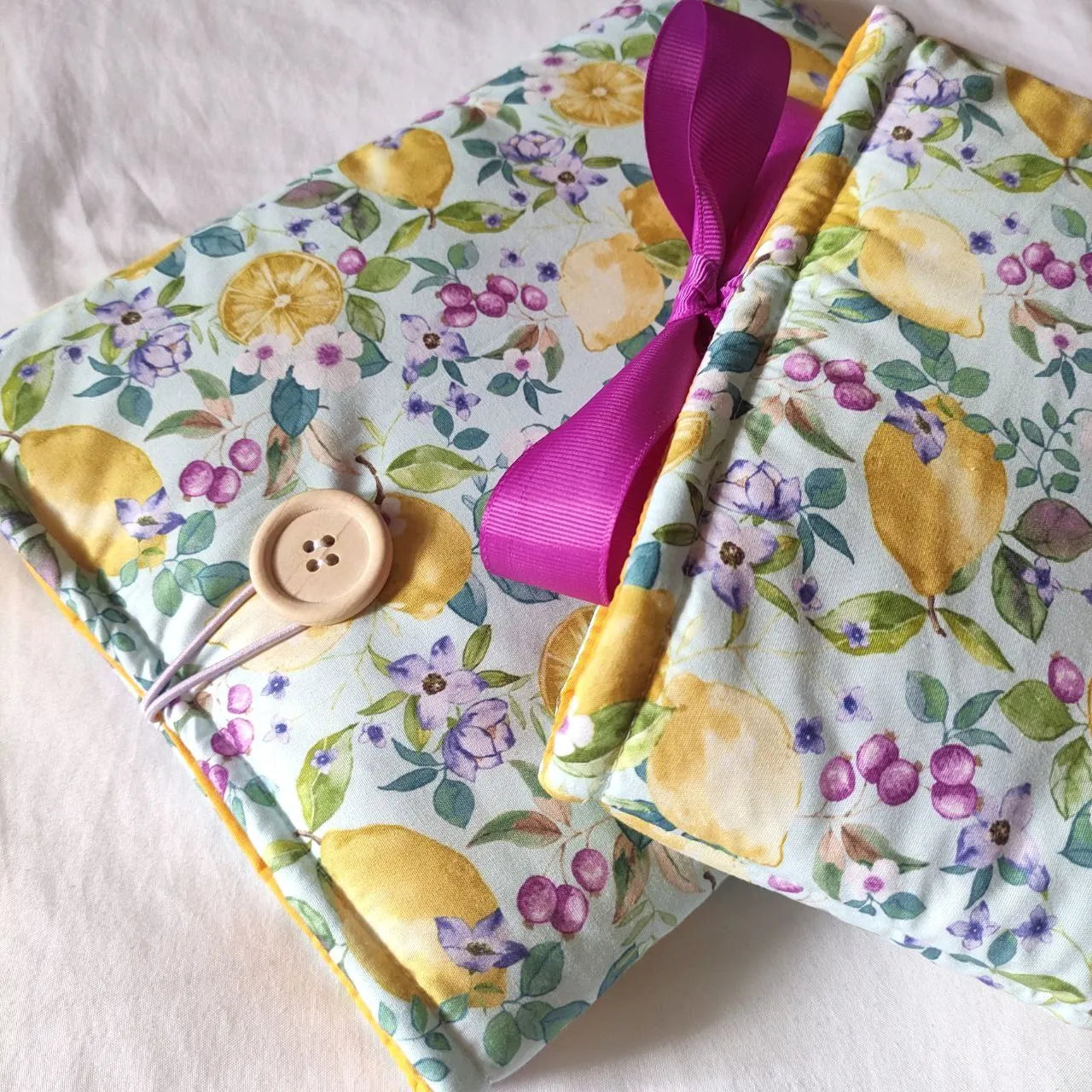 funda para libro con estampado de limones