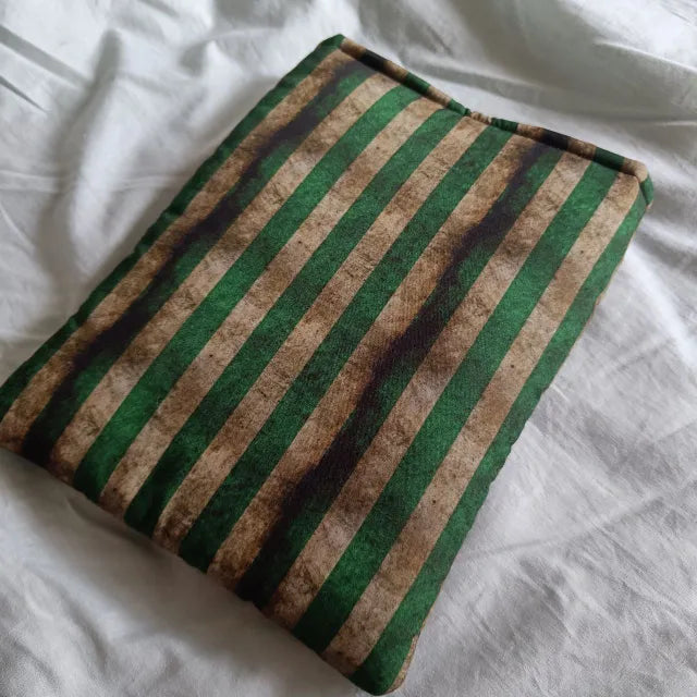 Parte trasera de la funda para libro de slytherin de harry potter