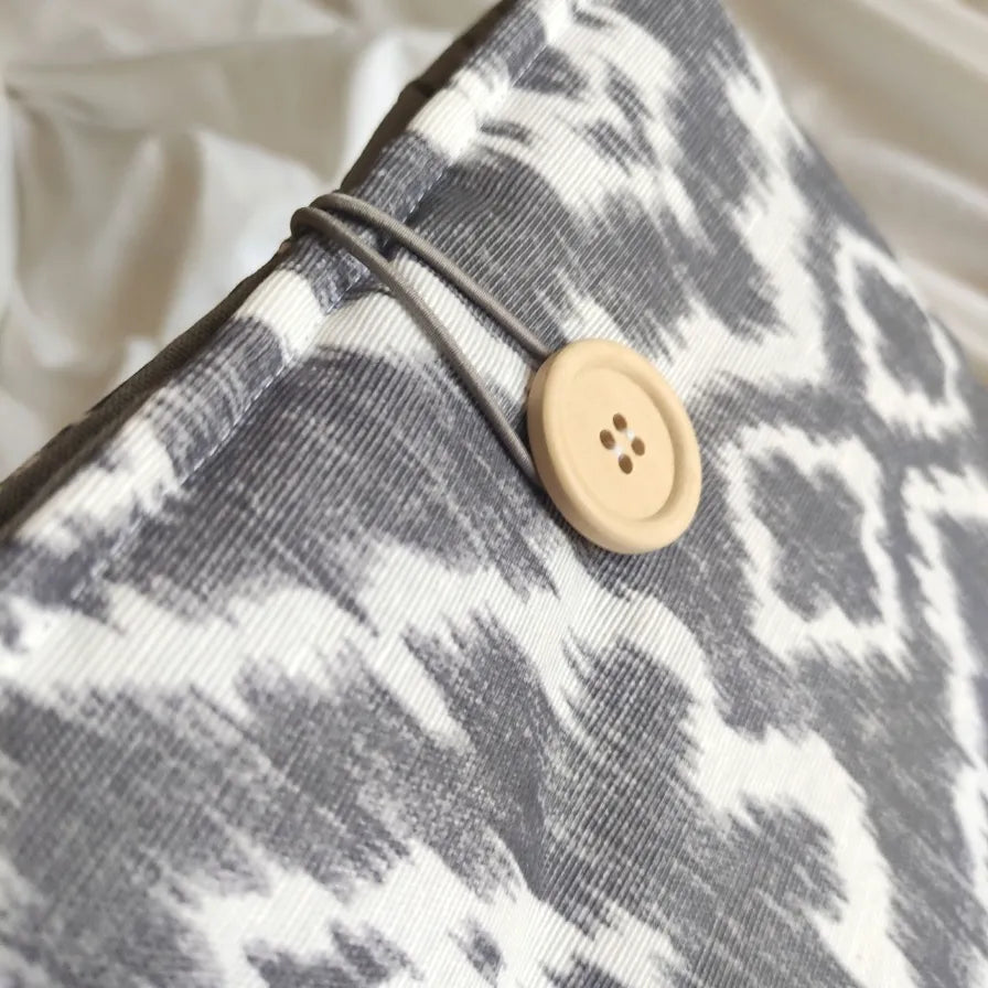 Funda de tela con botón para libro y kindle Ash
