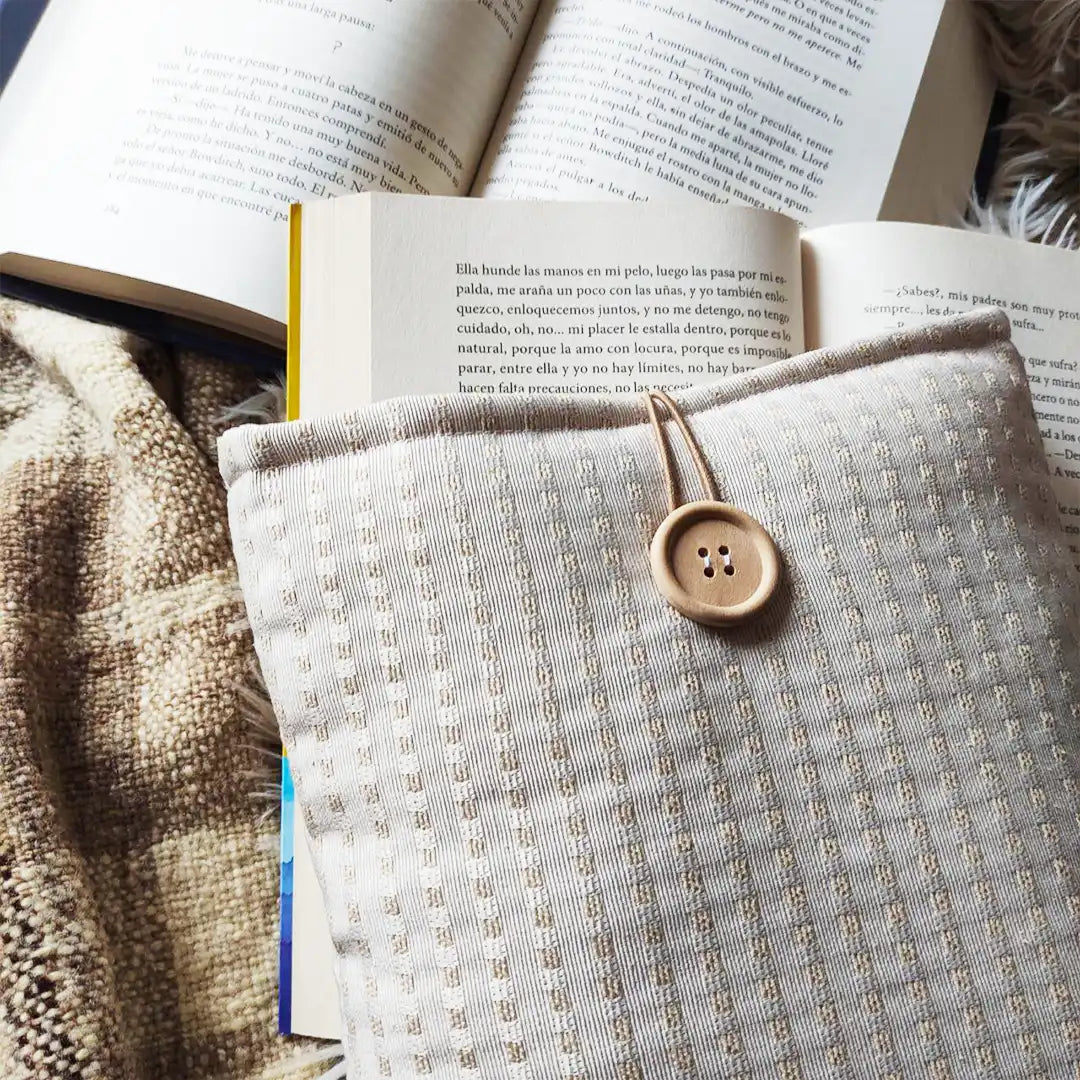 funda de tela tipo saco para libros color blanco