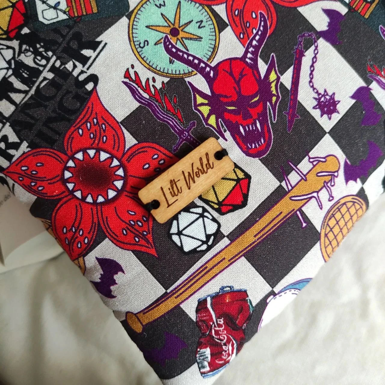 funda para kindle de stranger things marca lilt world
