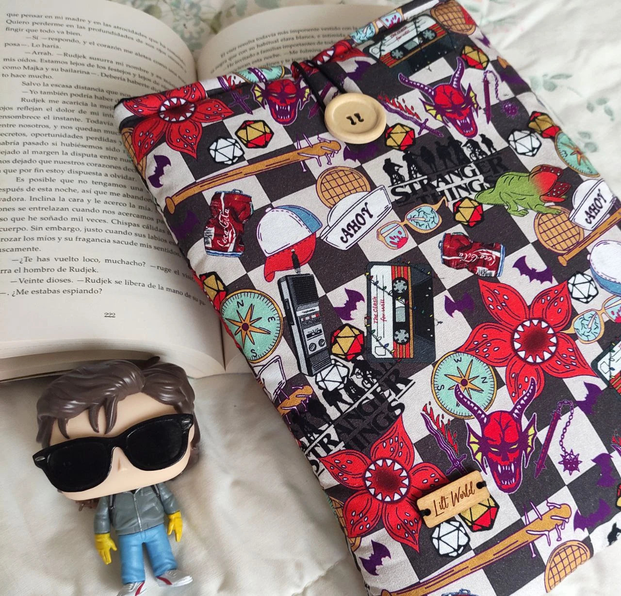 funda de tela para libro stranger things de netflix