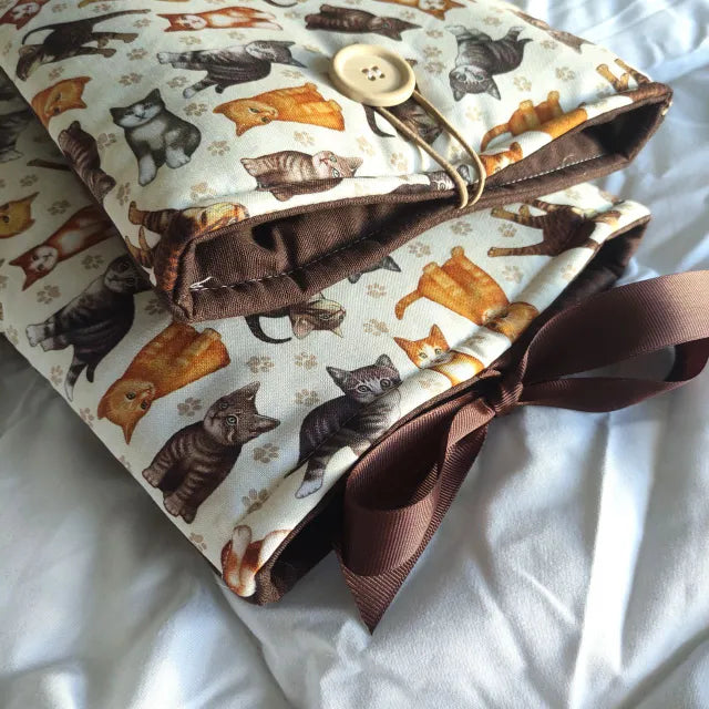 Funda de tela de gatos para libros con botón