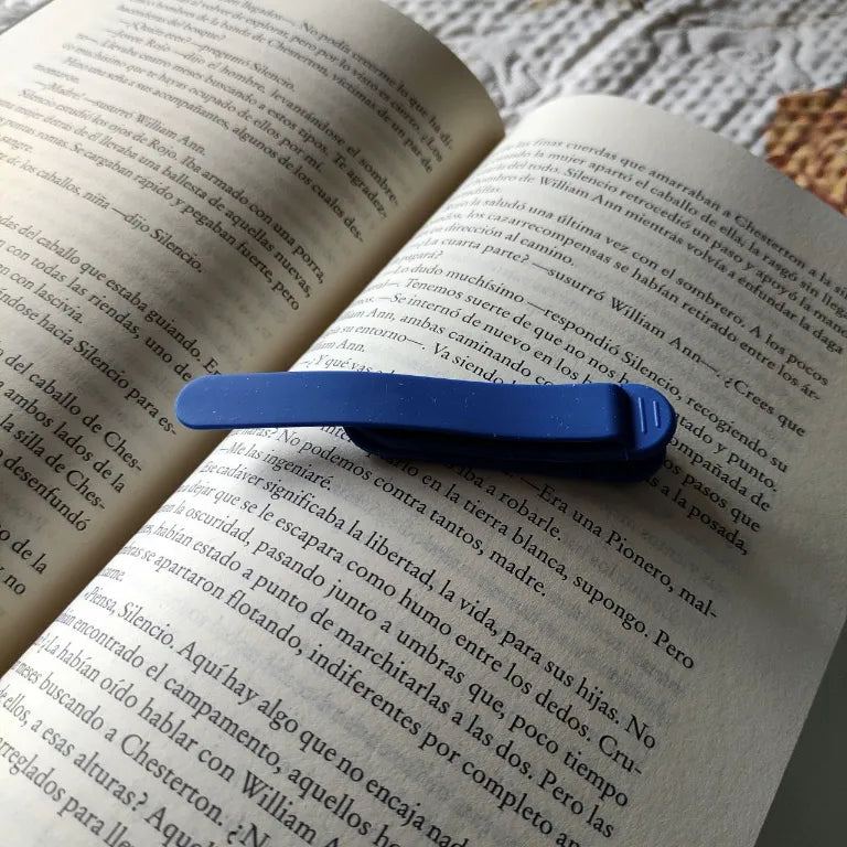 Marcapáginas automático de silicona color azul marino marca lilt world