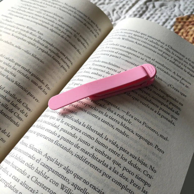 Marcapáginas automático de silicona color rosa claro marca lilt world