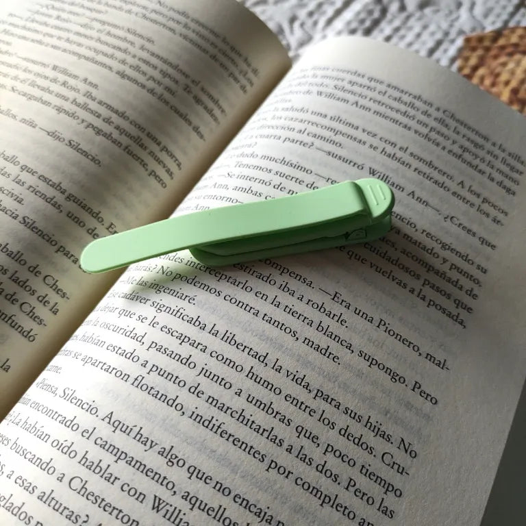 Marcapáginas automático de silicona color verde claro marca lilt world