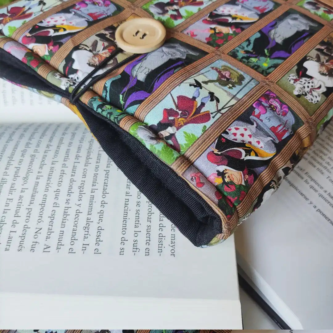 Funda acolchada elástica para libros Disney