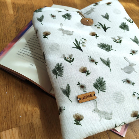 Funda de tela para libro Mossy, Lilt World Shop, tela acolchada de conejos y naturaleza