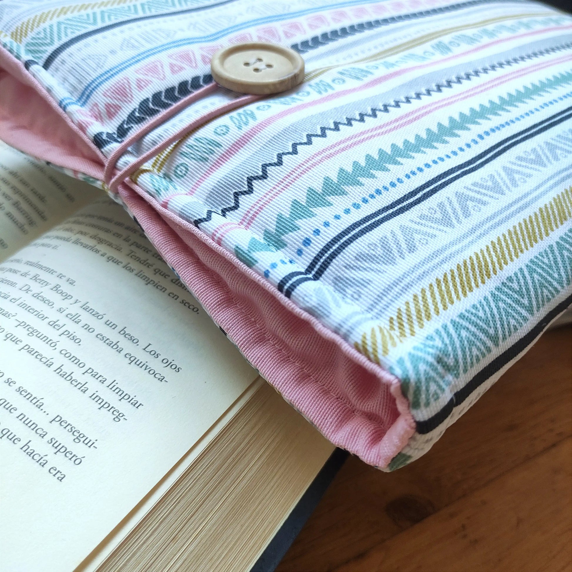 Cuidá tus libros 🌟 Fundas con tela interior impermeable 💧 En