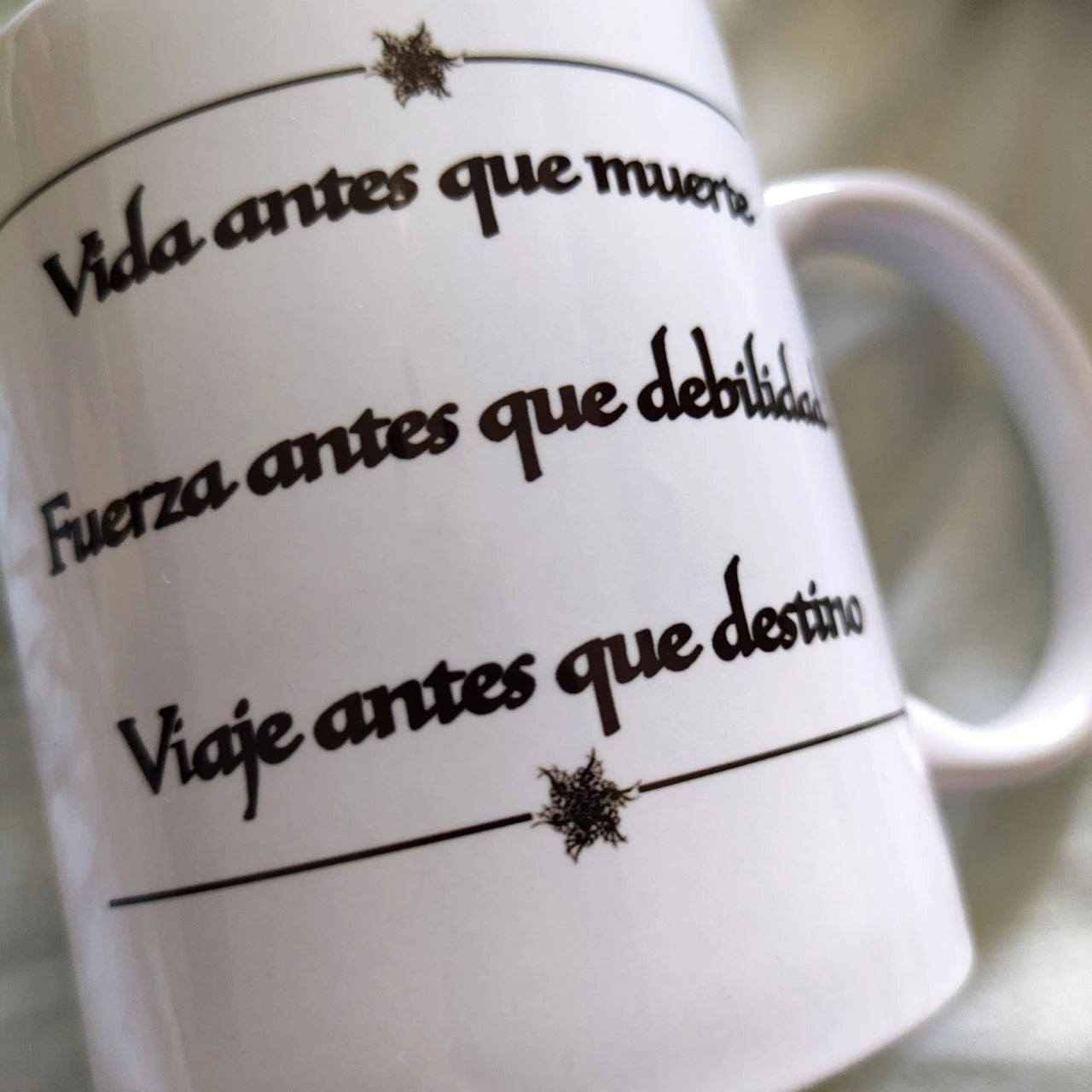 Parte trasera de la taza de Shallan y Patrón regalo cosmere.