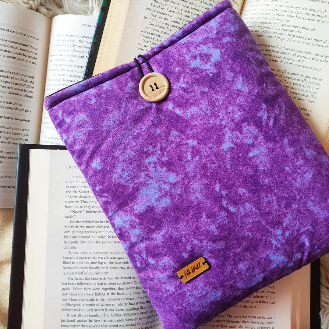 Funda de tela para libro color morado y lila