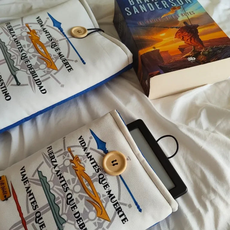 Pareja de fundas Ideales Radiantes, mostrando la versión de ebook con un dispositivo en su interior.
