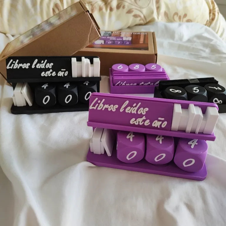 contador de lecturas con forma de estantería y dados numerados