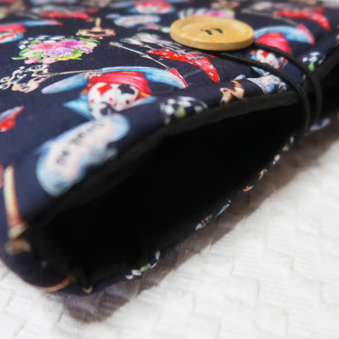 Funda mágica y decorativa para proteger tus libros y ebooks