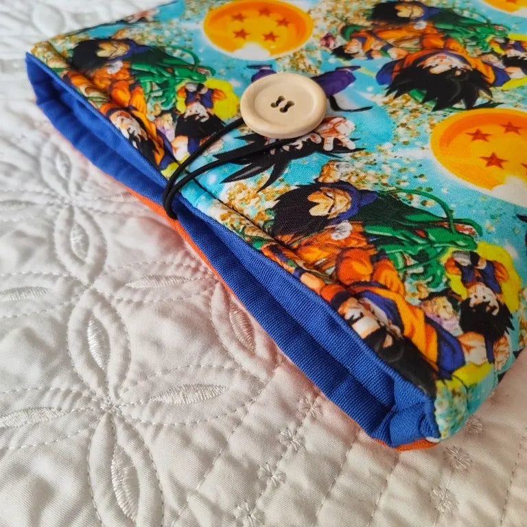 funda para libro y kindle de anime dragon ball con botón de madera y cierre elástico