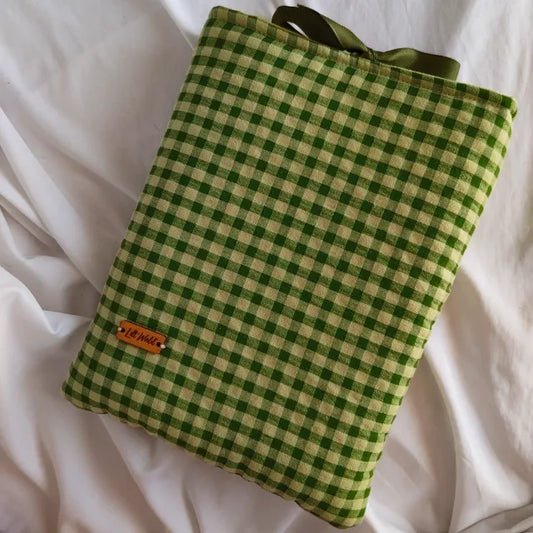 Funda para libro y Kindle Emerald con patrón geométrico en dos tonos de verde.