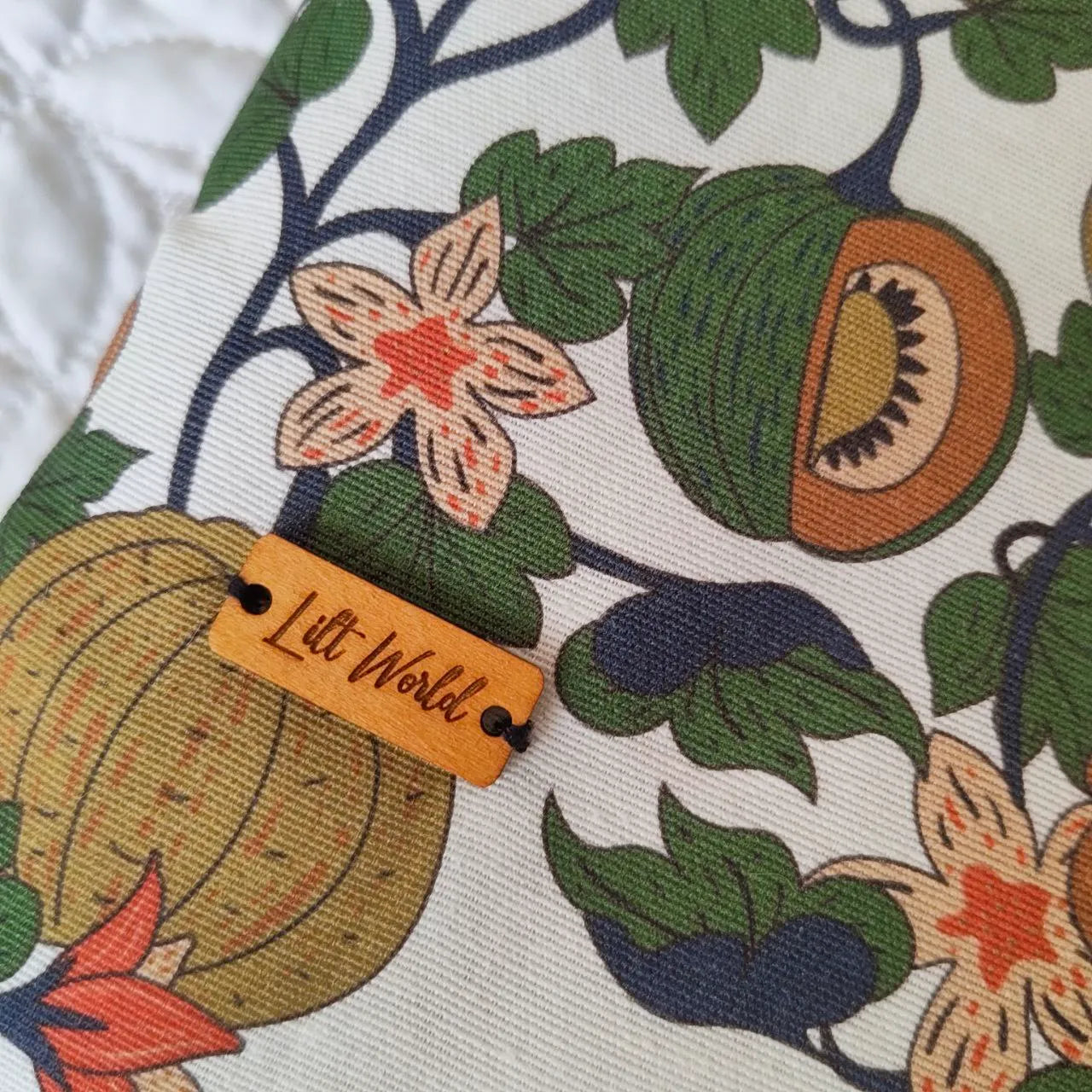 funda para libro y kindle detalle del estampado huerto de calabazas