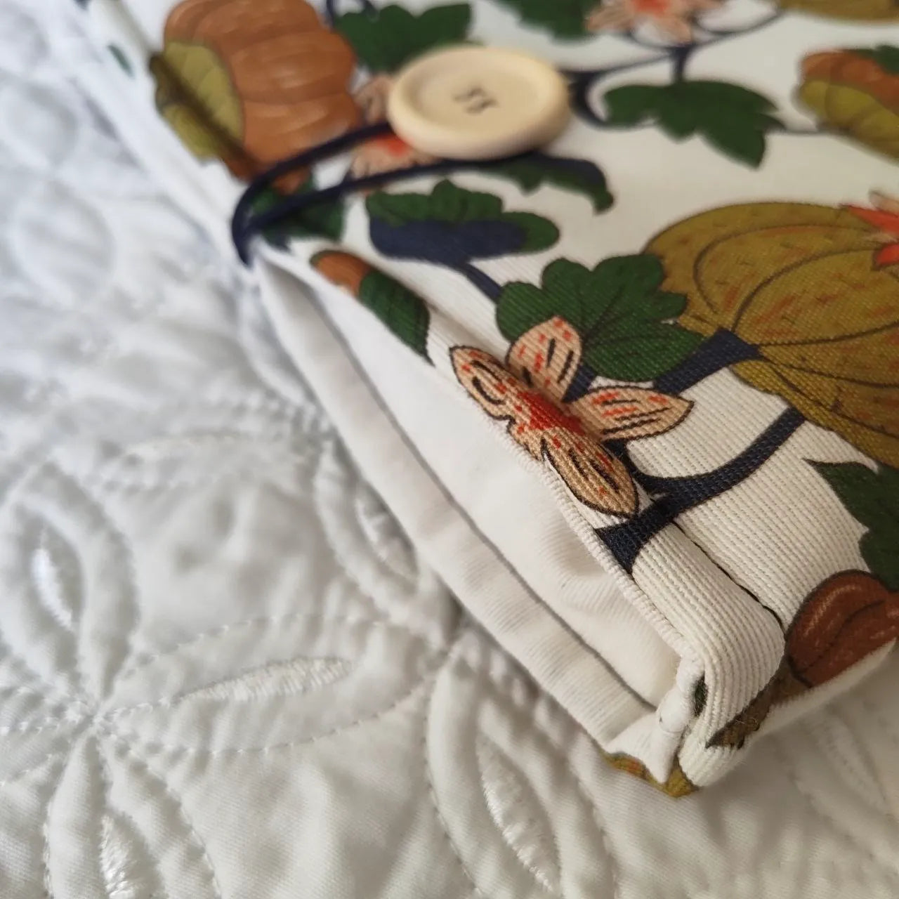 funda para libro y kindle con flores y hojas naturales