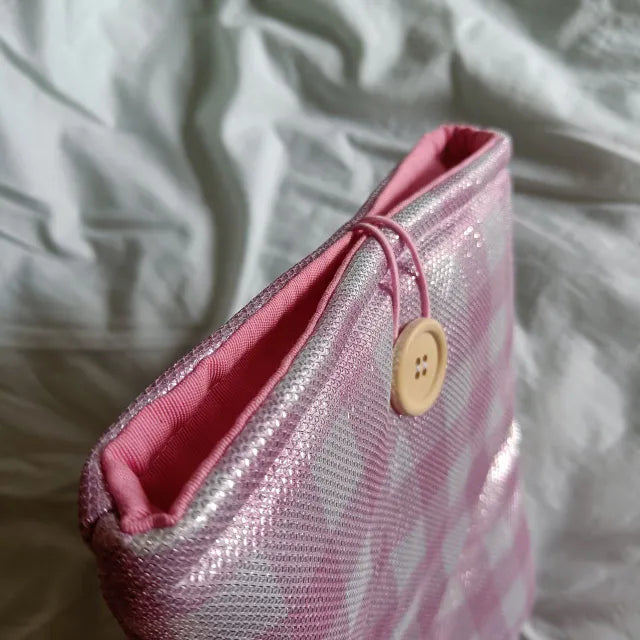 Funda para libro electrónico en tonos rosa y blanco