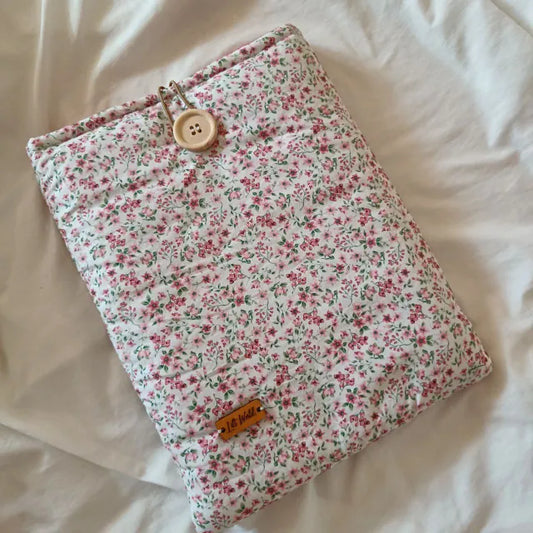Funda para libro con diseño de plantas rojas fucsias, vista frontal