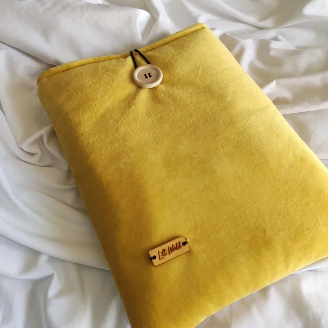 funda de tela de terciopelo amarillo para libro y kindle