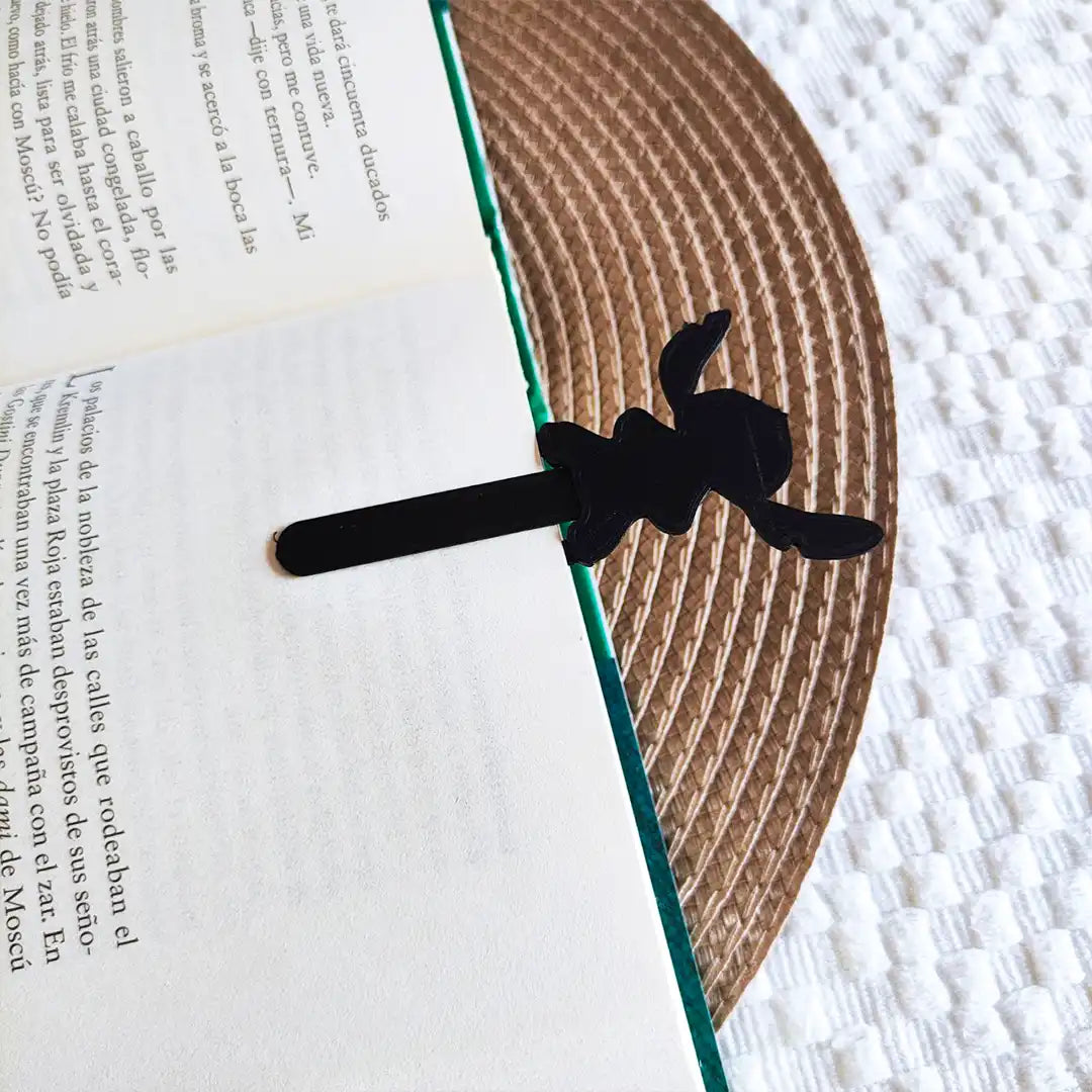 Detalle del marcapáginas Experimento 626 impreso en 3D para libro