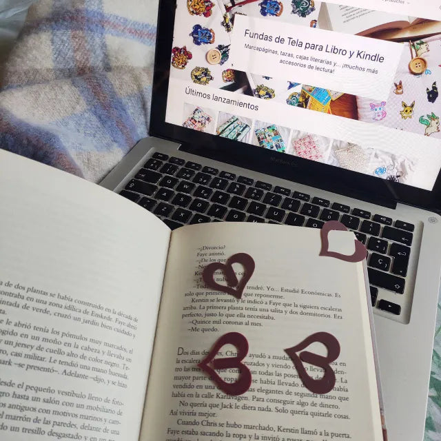 Marcapáginas 2D de corazón, ecológico enganchado a un libro – Accesorio ideal para lectores románticos