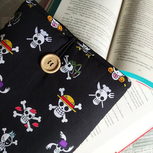 Funda de tela acolchada para libro, kindle y manga de One piece: Nakamas. Marca Lilt World Shop