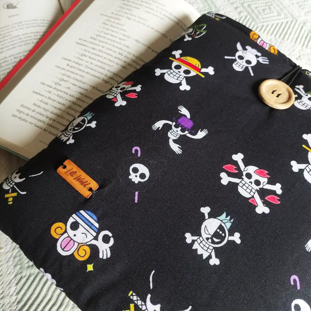 funda calaveras one piece color negro para libro, manga y kindle