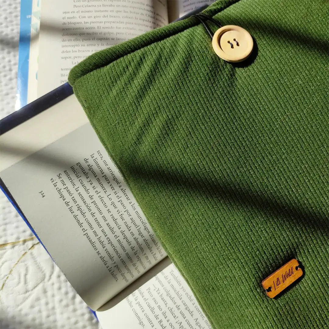 Funda de terciopelo verde para libro