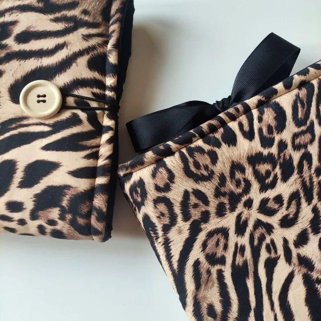 funda ajustable para libro color leopardo