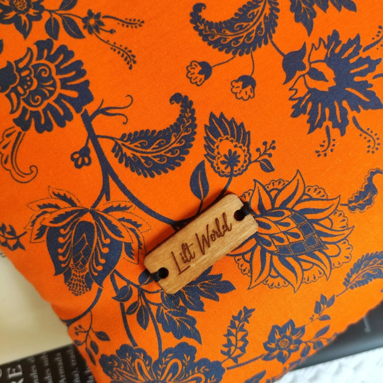 funda para libro naranja con flores