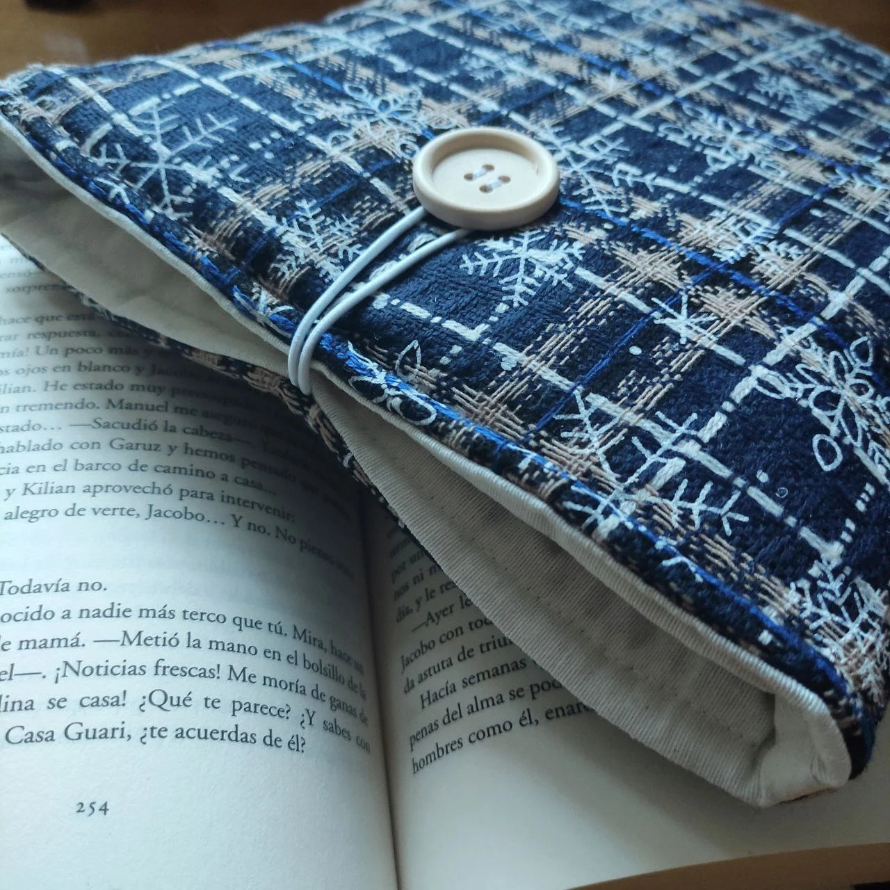 funda para libro de cuadrados invernal azul