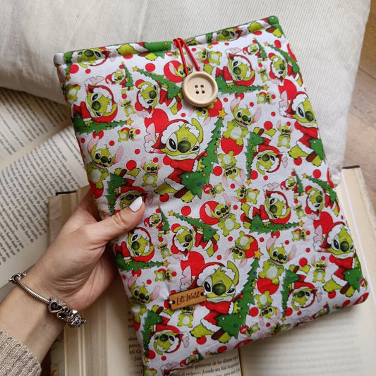 funda para libro con estampado de lilo y stitch  a modo grinch.