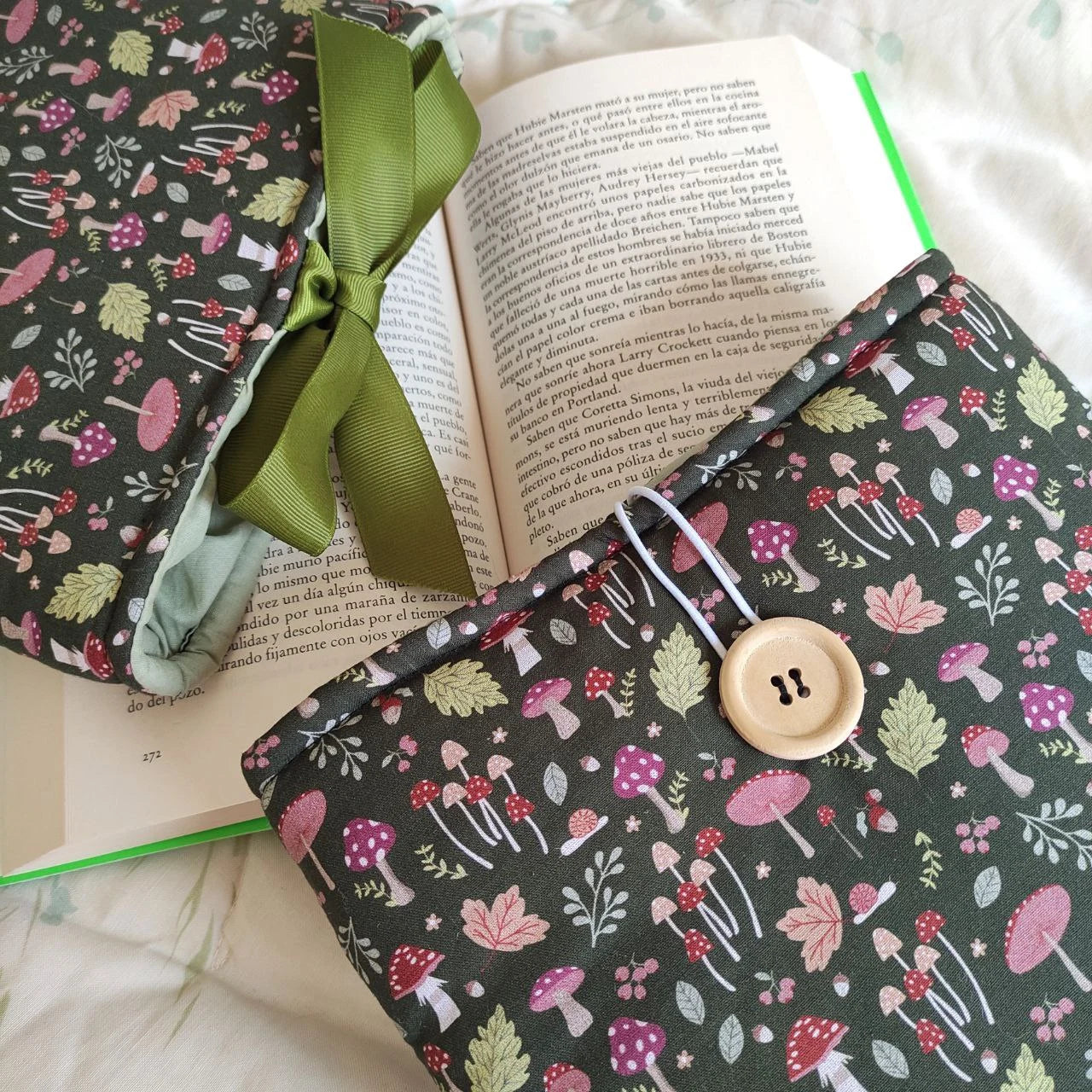 funda para libro floral elara con cierre de boton