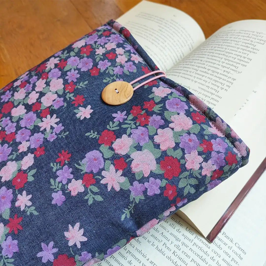 funda para libro Estefi, con flores, para libros