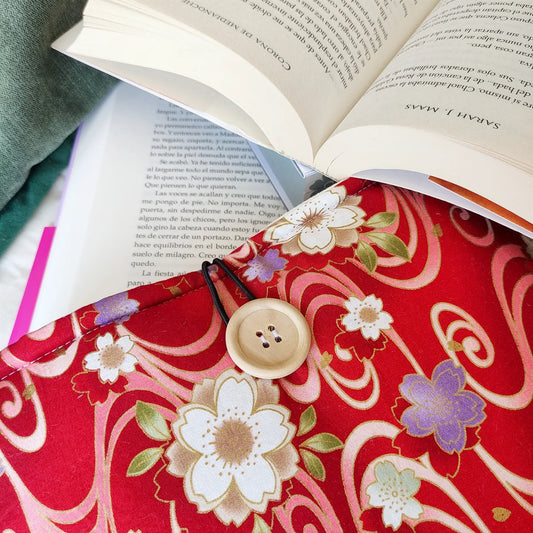 Funda de tela floral roja para libros
